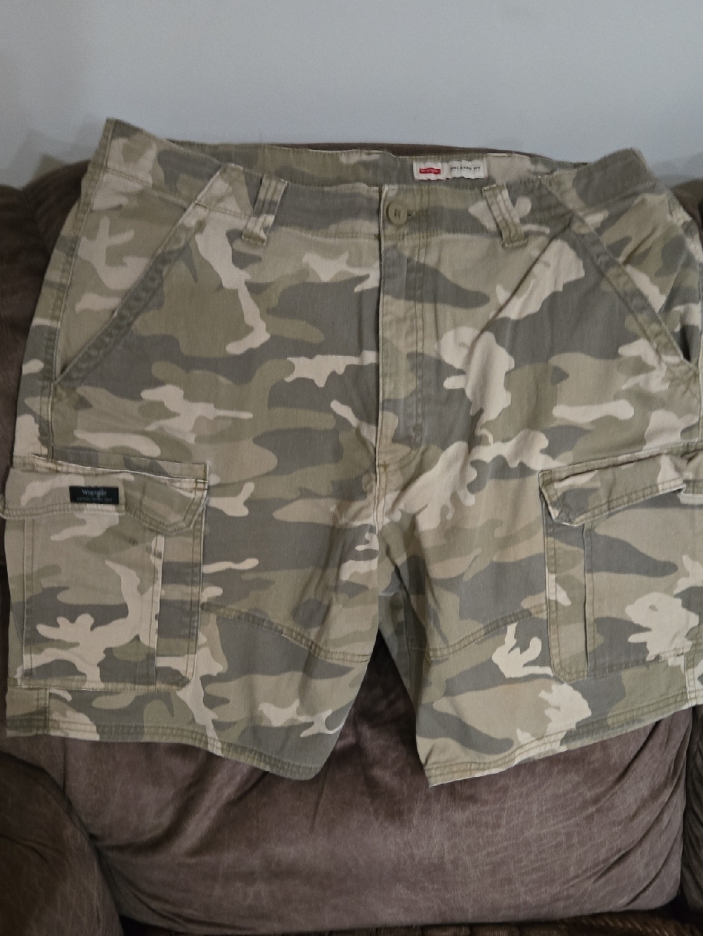 Wrangler Men's Camouflage Cargo Shorts - Beige & Olive